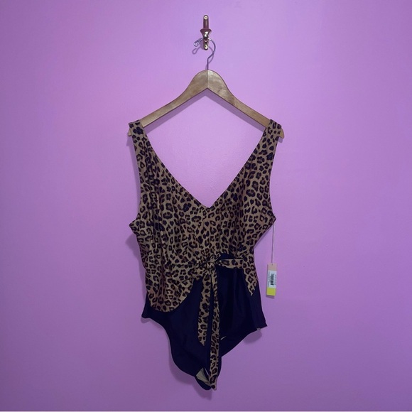 Summersalt One-Piece Women's Size 22 Leopard Black The Perfect Wrap Padded NWT - Picture 2 of 13